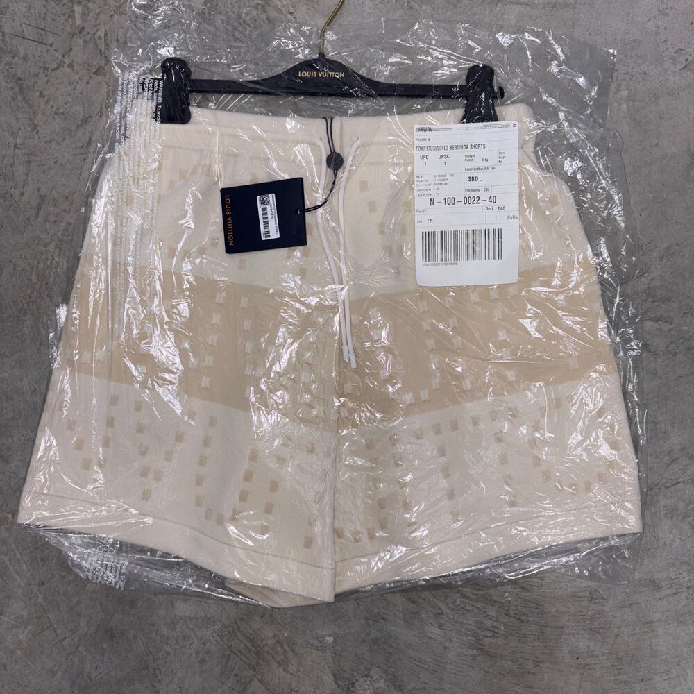 LOUIS VUITTON Casual Shorts Cream White and white wool oversize Bermudas SZ L